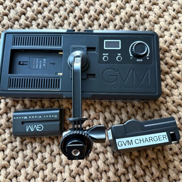 GVM LED Video Light Kit w/ Battery & Charger - Picture 1 of 7